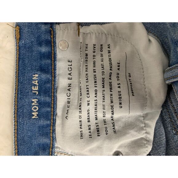 American Eagle Womens Mom Jean Light Wash Size 2 - Picture 6 of 7
